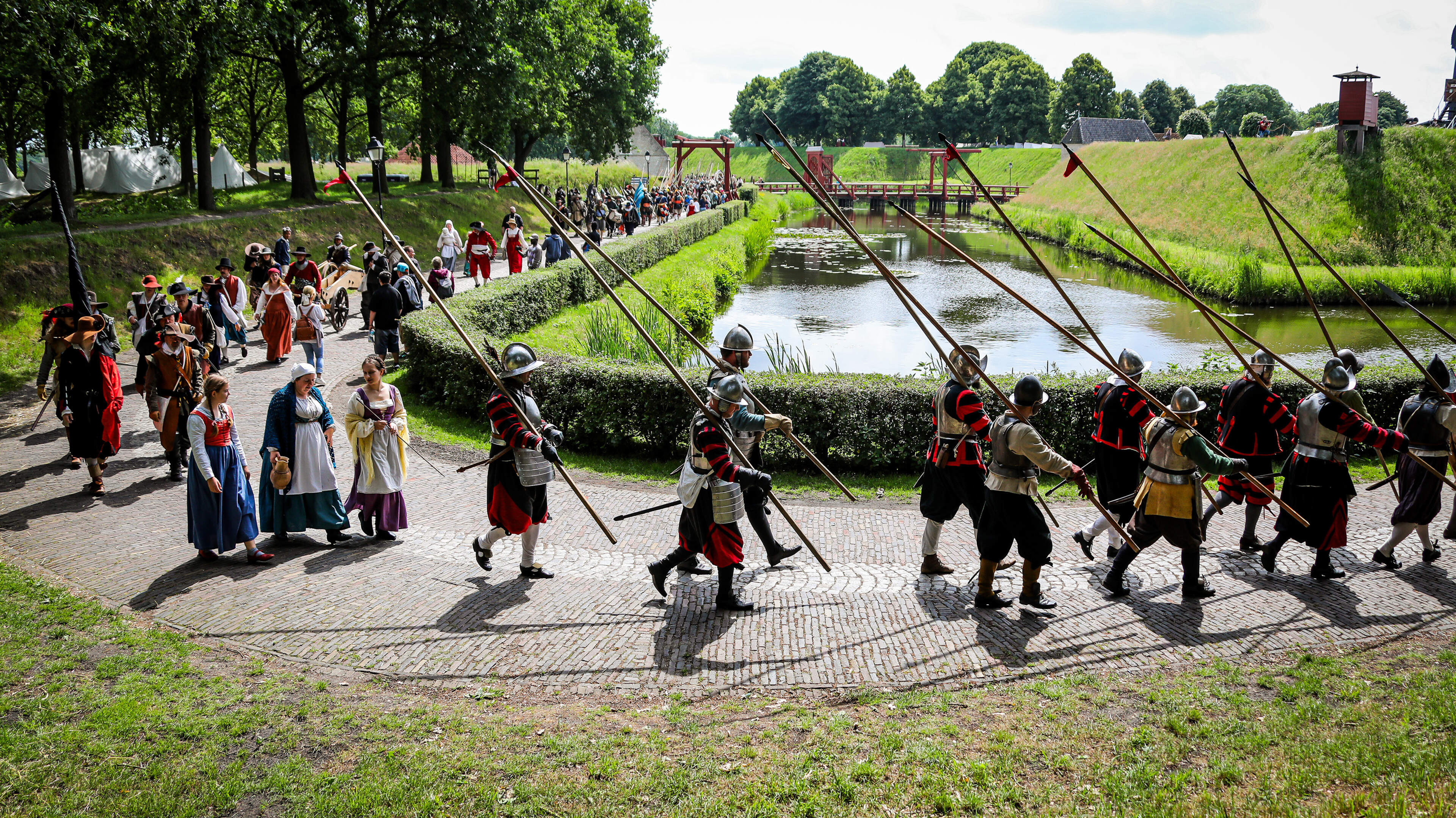 De kanonskogels vliegen je om de oren bij de Slag om Bourtange van 1640. ‘Alles hier ademt die tijd’