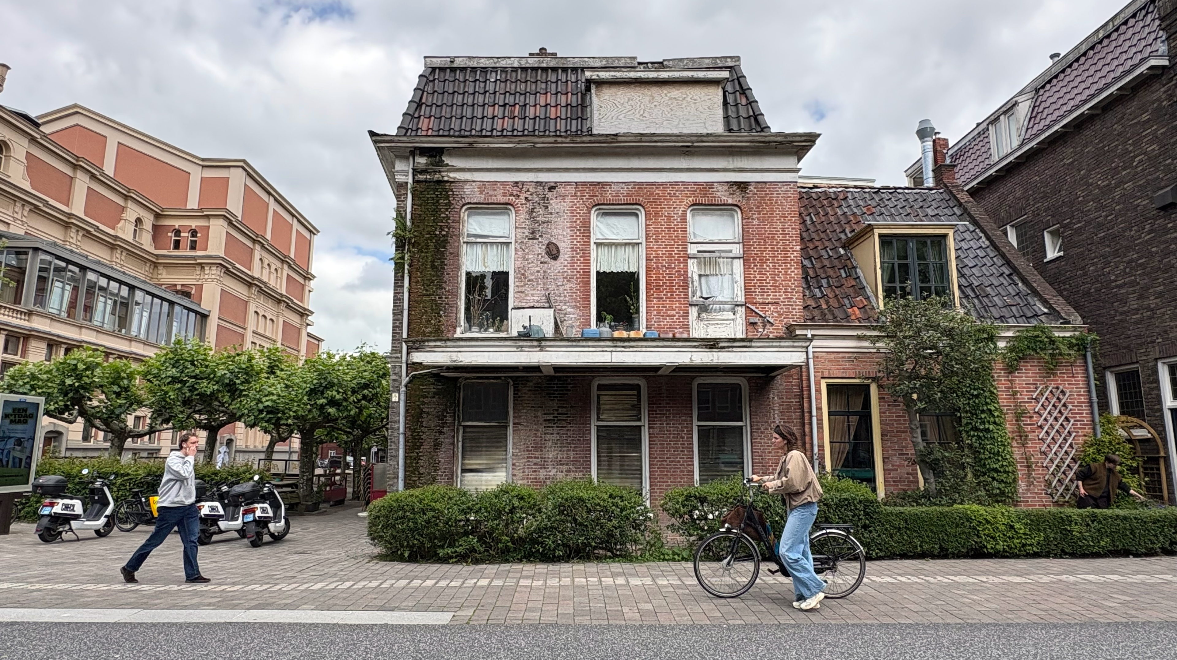 Verpauperd erfgoed is gemeente Groningen doorn in het oog. Toch grijpt het stadhuis niet in